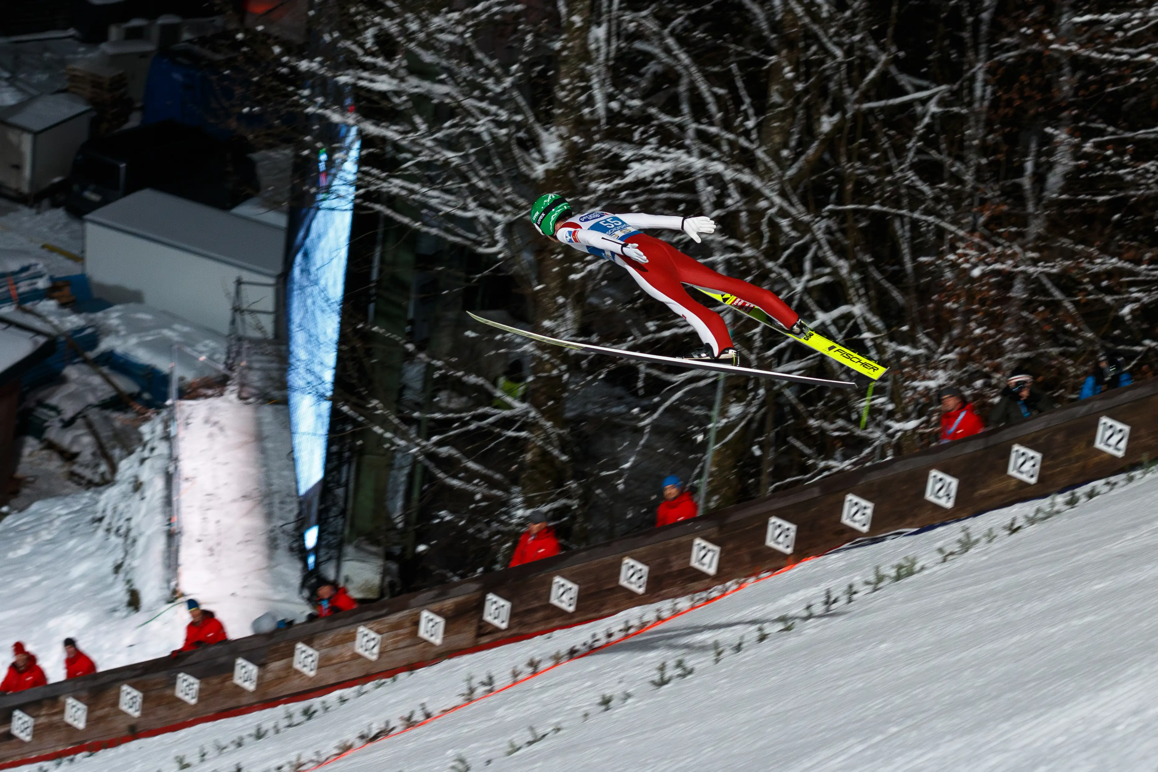 Skispringer bei der Vierschanzentournee in Bischofshofen